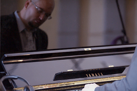 Nikon D700, 200 mm f2.0 lens, ISO 2000, 1/320th at f2.0.