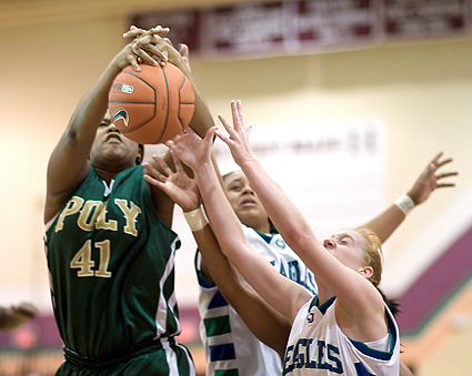 tanitra-byrd-emily-michael-1663 Ta'Nitra Byrd (l) and Emily Michael battle at the Nike TOC.